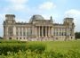 Seit dem Jahr 1999 ist das Reichstagsgebäude in der Hauptstadt Berlin Sitz des Deutschen Bundestages.